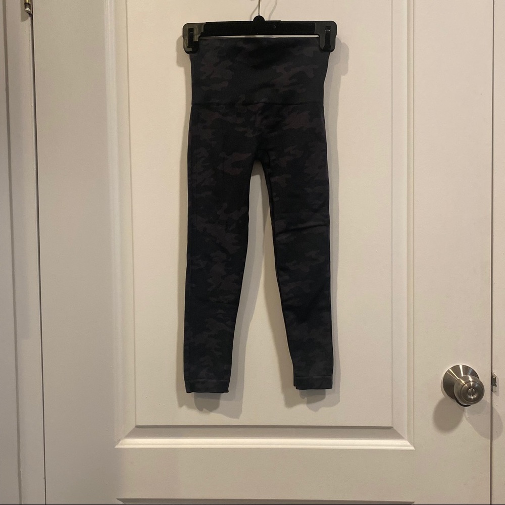 Spanx Seamless Camo Leggings - Picture 4 of 5